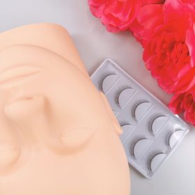 Gyakorló babafej ajándék szempillával