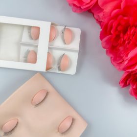 Cserélhető szemek realisztikus babafejhez